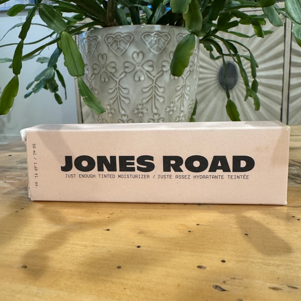 Jones Road Just Enough Tinted Moisturizer Fair Ivoire 50ml 1.69oz Skin Tint